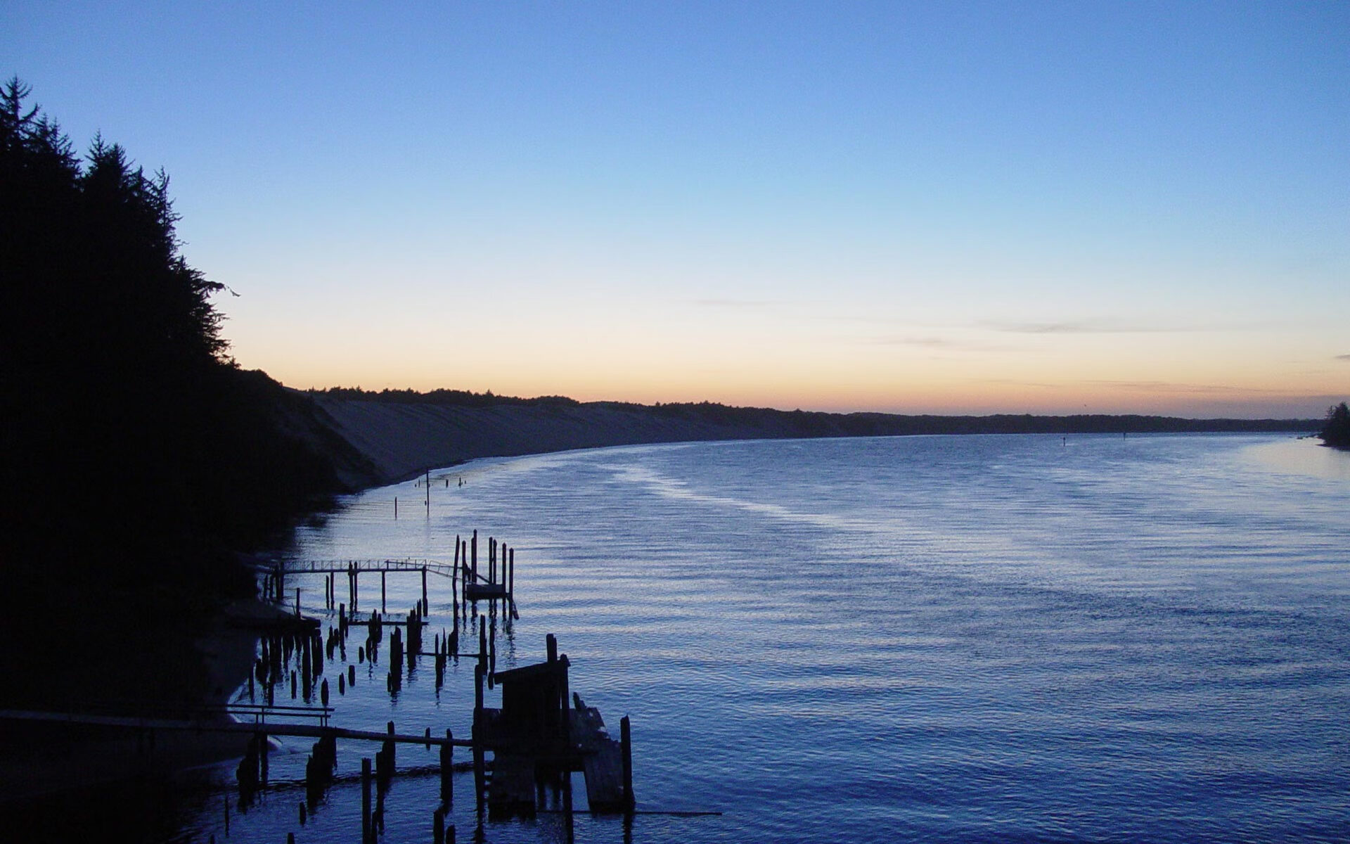 爱游戏官方-中国足球国家队守门员专项技术培训体系完善，中国足球运动员守门员